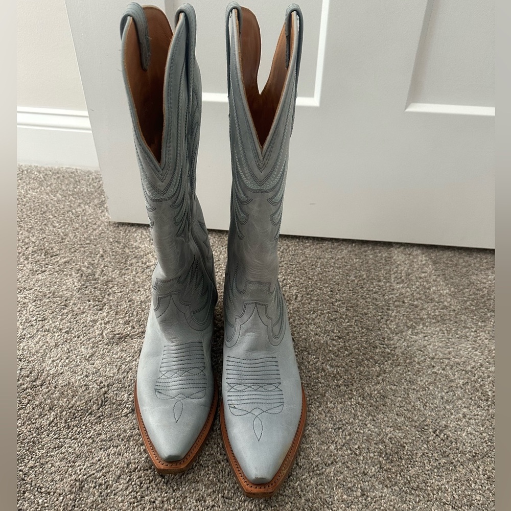 Limited edition light blue leather tecovas!! The “Annie”